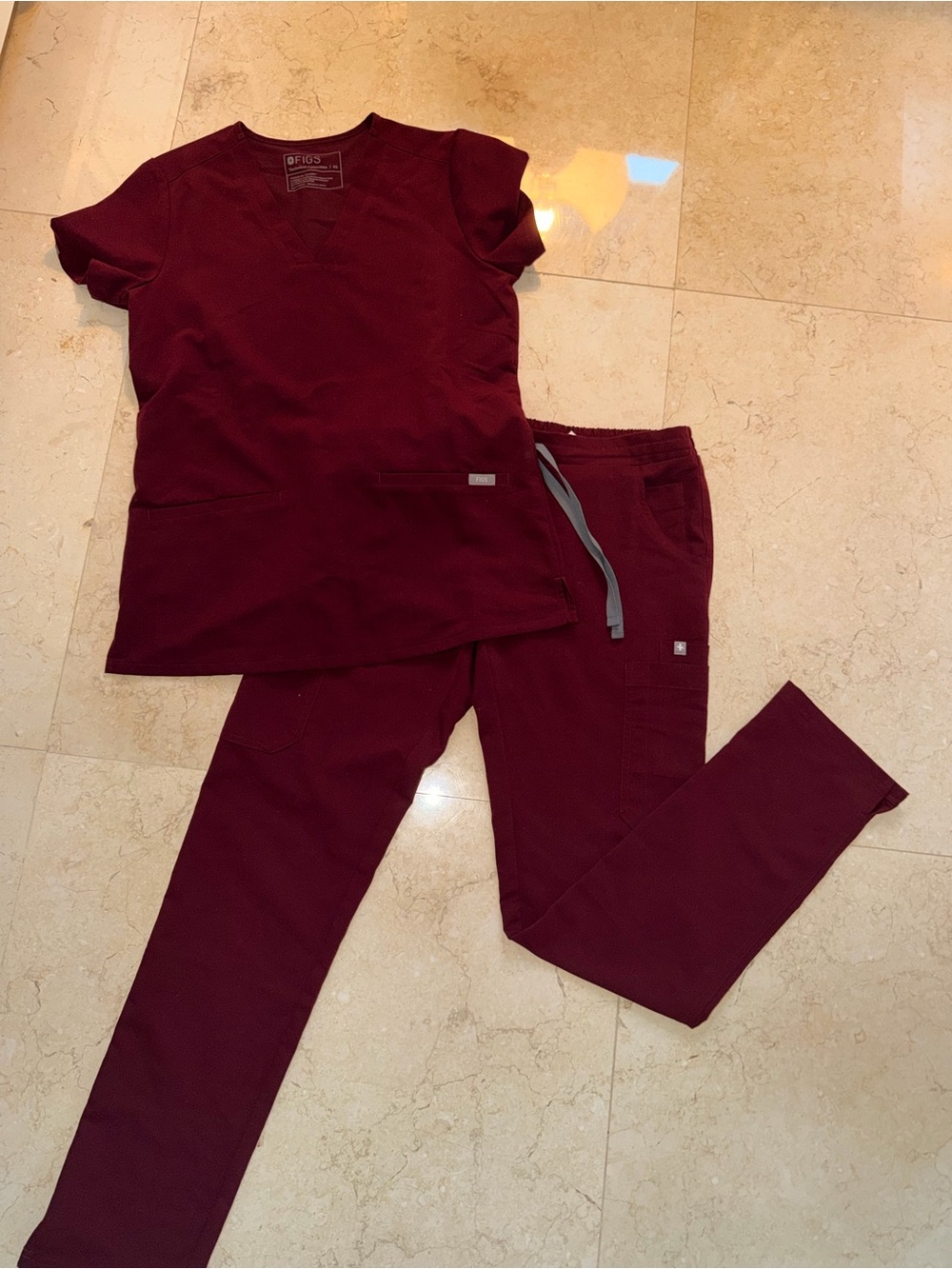 XS Figs Scrubs Burgundy V-Neck Scrub Top and Straight-leg Pants